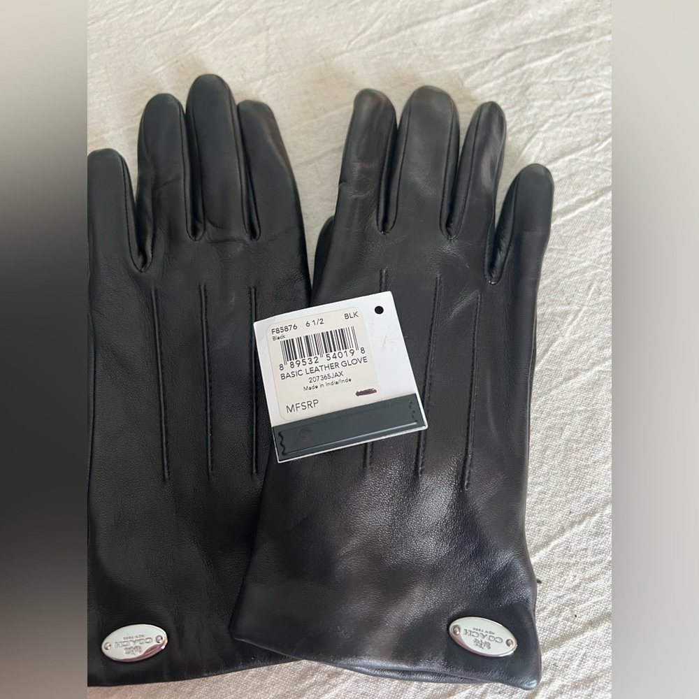 NWT- Coach Women Leather Gloves - Black size 6 1/2